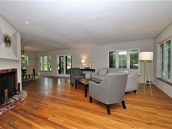 3rd image of 14326 S Park Blvd
