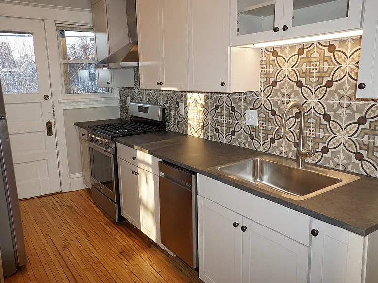 1065 Selby Apartments — Photo 2