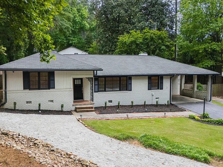 4090 Land O Lakes Dr NE — Photo 8