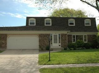 115 N Jane Dr, Elgin, IL 60123