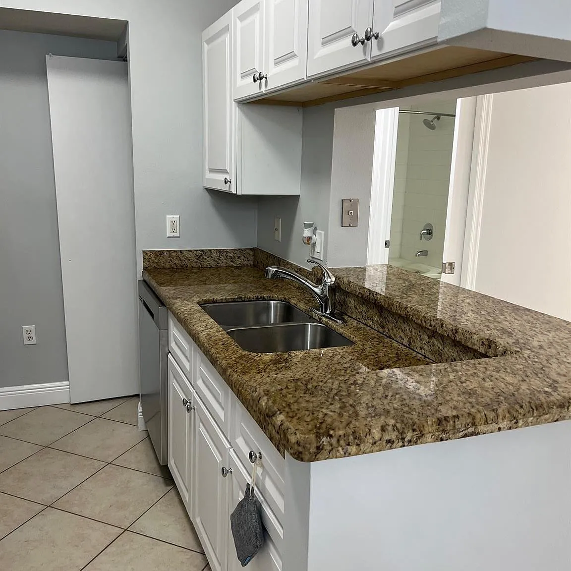 3 bed, 2.0 bath, 1255 sqft, $2,500 — Photo 3