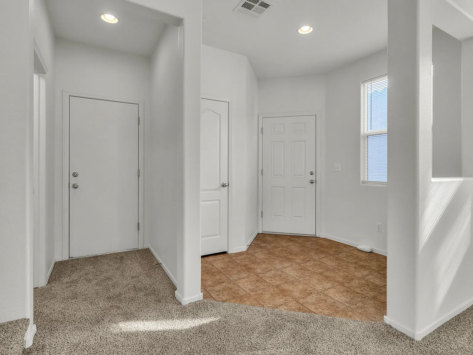 3 bed, 2.5 bath, 1826 sqft, $2,100 — Photo 4