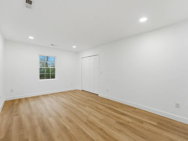 523 Biltmore St — Photo 13