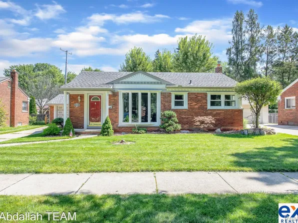 3229 Pelham St, Dearborn, MI 48124