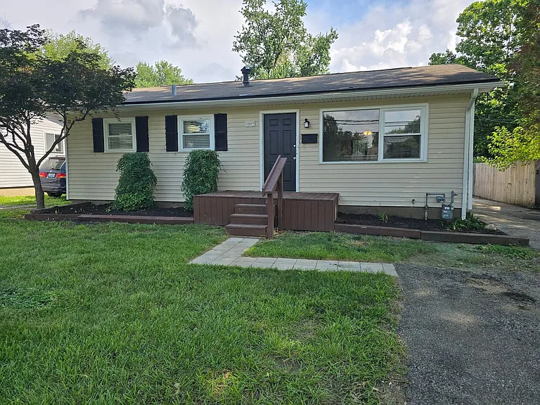 9809 Old Six Mile Ln — Photo 4