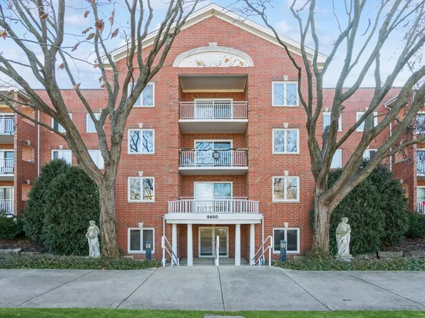 8650 N Shermer Rd APT 103, Niles, IL 60714