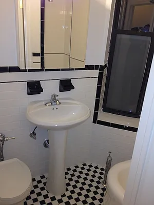 Rented by KVNY Soho | media 33