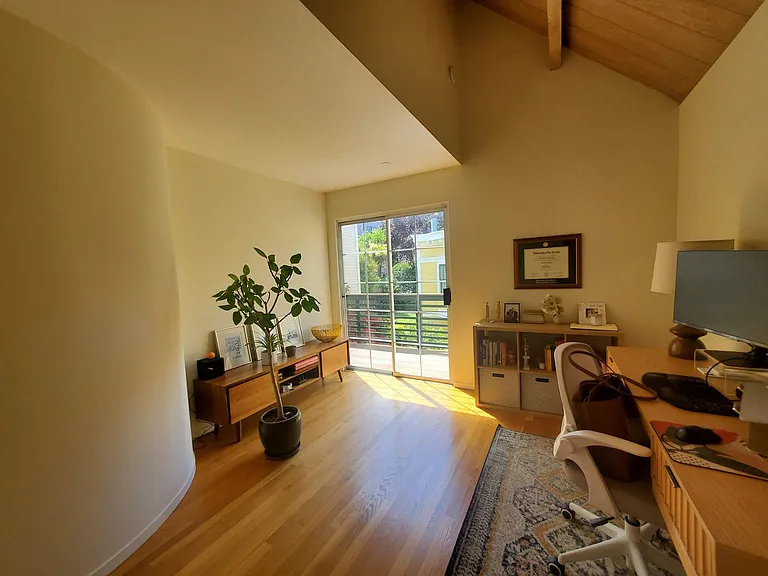 2133 Filbert St — Photo 13
