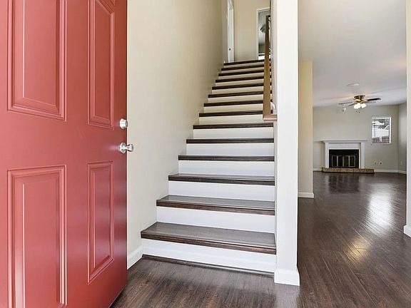 4th image of 498 Beck St #B