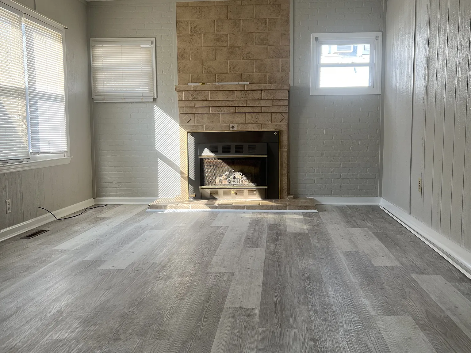 328 Lyons Avenue - 1 — Photo 2