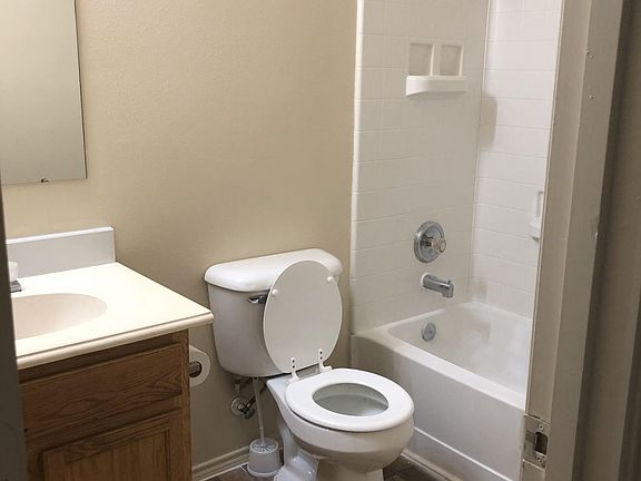 2nd guest bathroom