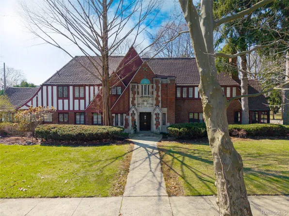 1735 Lincolnshire Dr, Detroit, MI 48203