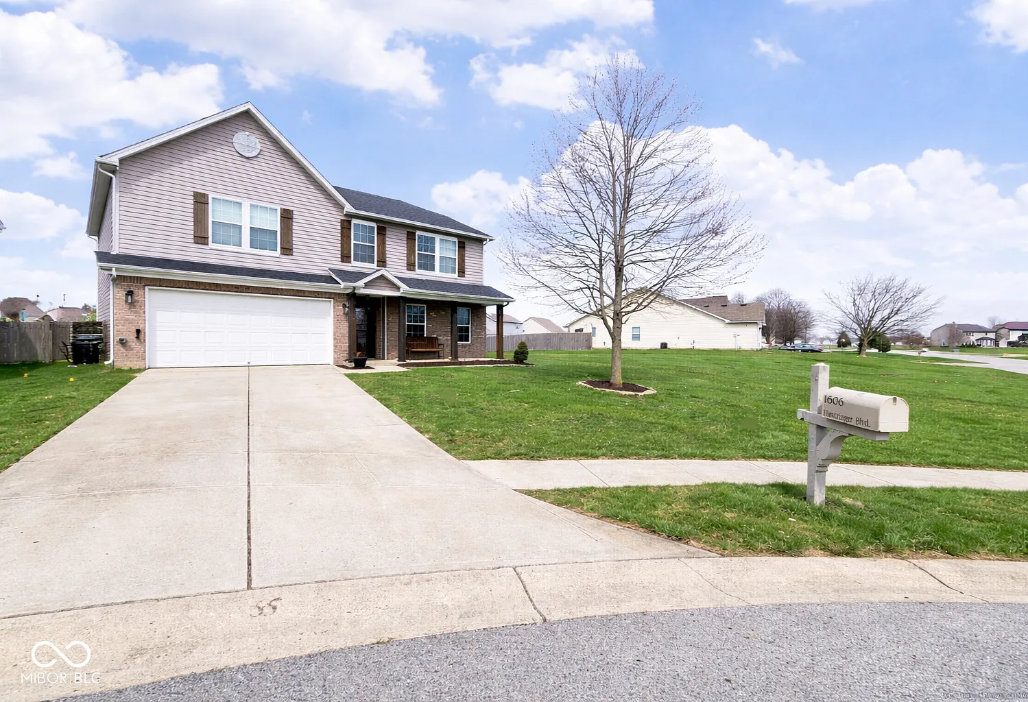 1606 Huntzinger Blvd photo 1