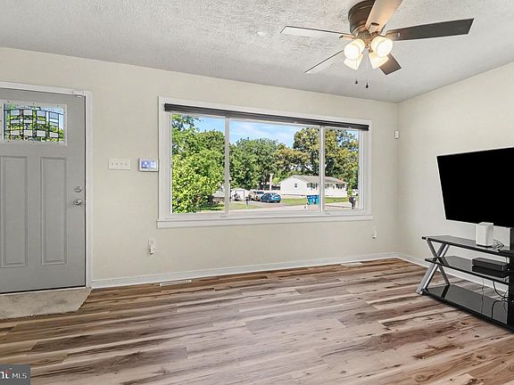 5th image of 2603 Meadow Ln