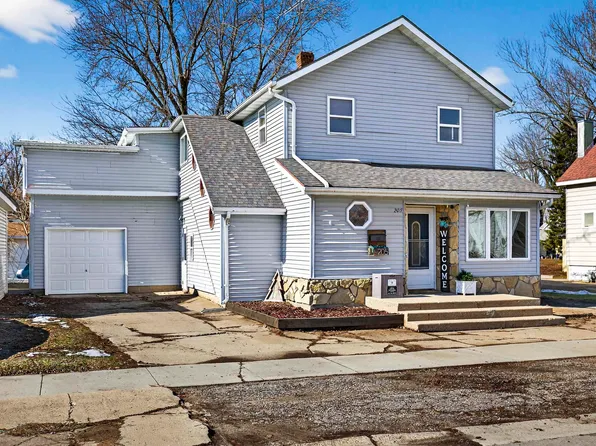 205 Avon St, New London, WI 54961