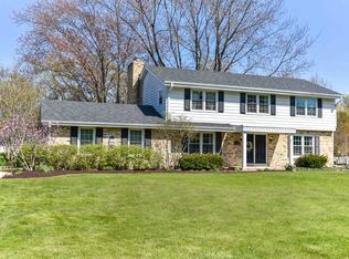 3270 Applegate Ln, Brookfield, WI 53005