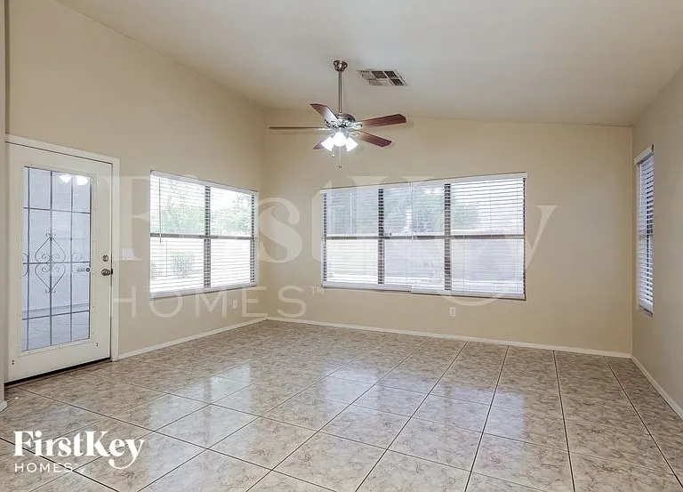 2405 N 128th Dr — Photo 4