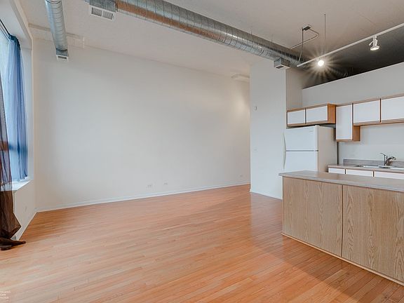 4th image of 4131 W Belmont Ave Unit 216
