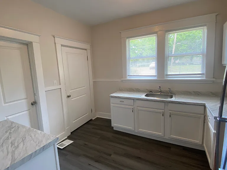 1719 Holman Ave — Photo 3