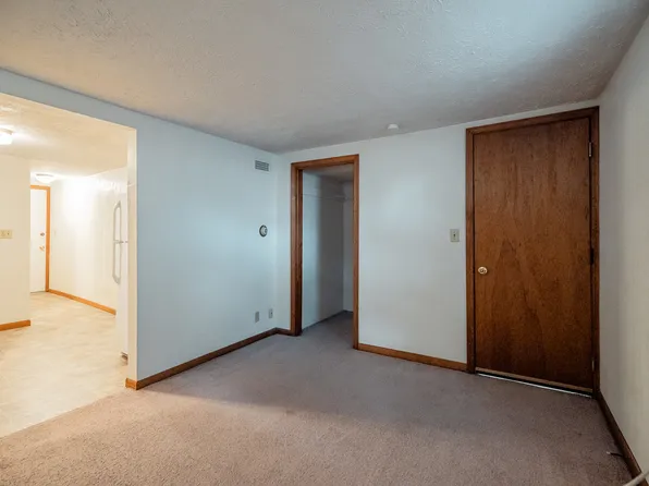1129 S 10th St #F, Lincoln, NE 68502