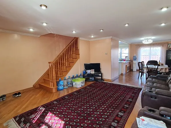 15043 77th Rd, Flushing, NY 11367