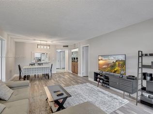 9273 SW 8th St APT 215, Boca Raton, FL 33428