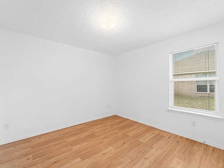 9825 Tyler Dr — Photo 8