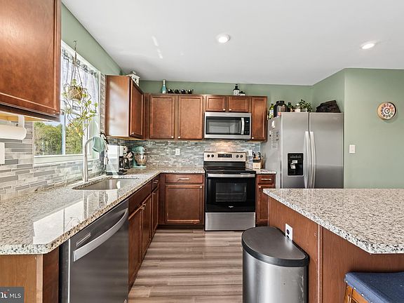 3rd image of 101 Richards Ct