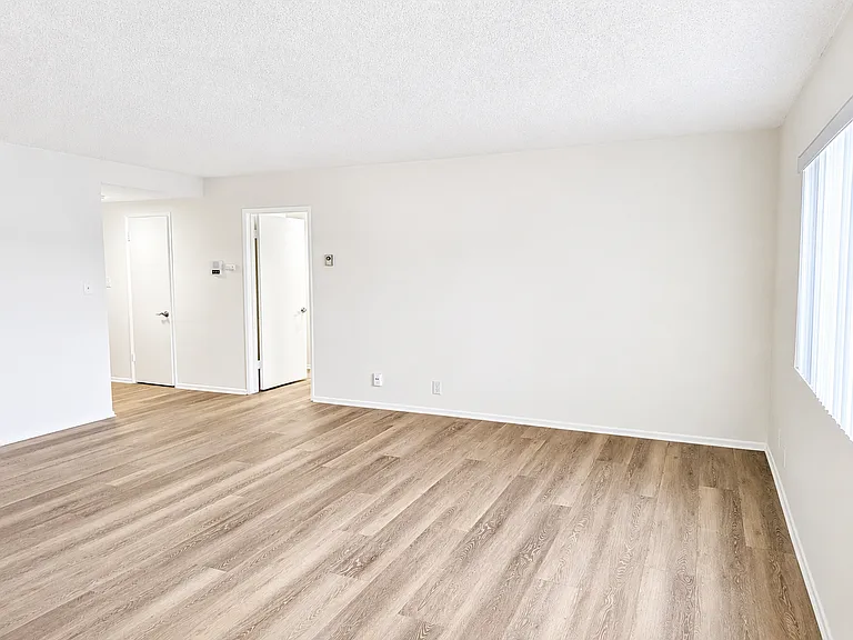 153 S Hayworth Ave #202 — Photo 5