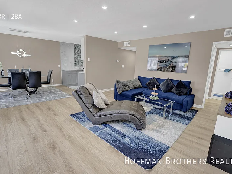 121 N Croft Ave #308 — Photo 7