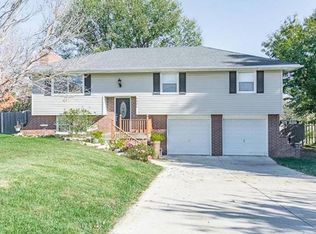 5301 Woodland Dr, Shawnee, KS 66218