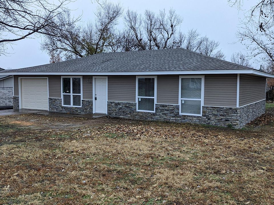813 Parkview Dr, Cushing, OK 74023