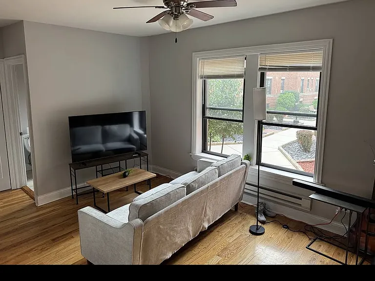 1000 W Cornelia Ave #1D — Photo 1