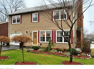 147 Red Bush Ln, Milford, CT 06461