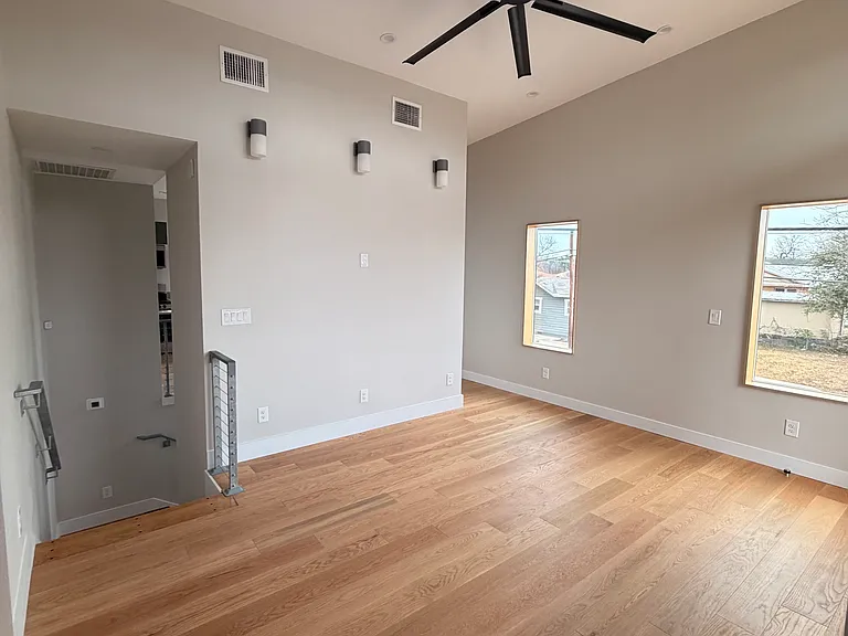 1107 S Cherry St — Photo 11