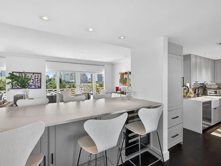 315 S Lake Dr #Penthouse D-33480 — Photo 12