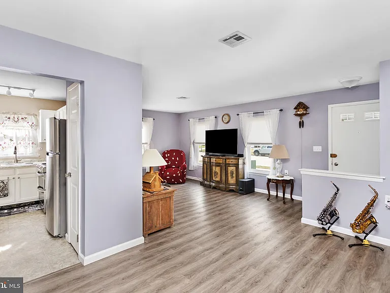 224 Huntington Dr — Photo 6