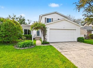 7 Oriole Ct, Woodridge, IL 60517
