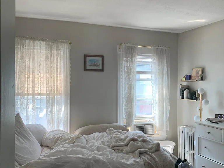 546 E 4th St #3 — Photo 13