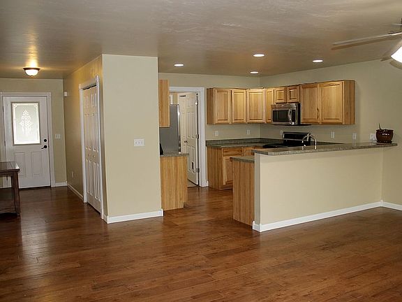 2nd image of 446 N River Rock Dr