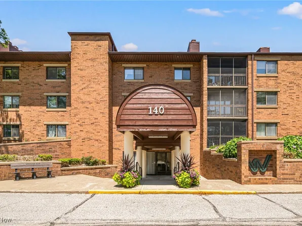140 Fox Hollow Dr APT 206-C, Mayfield Heights, OH 44124