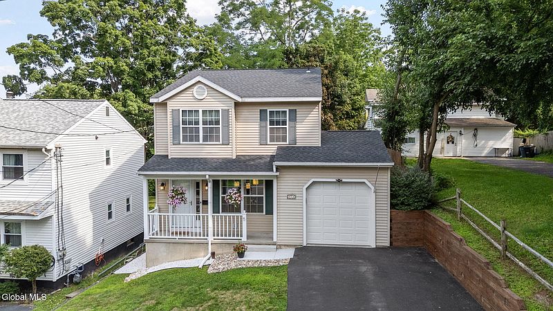 3rd image of 5 Pinehurst Avenue