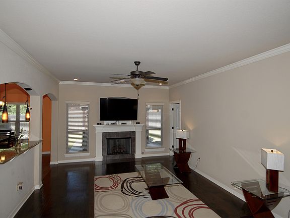 4th image of 152 E Granada St
