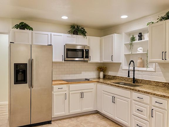 Full Kitchen appliances w/ Double filtered water (Fridge & Faucet)