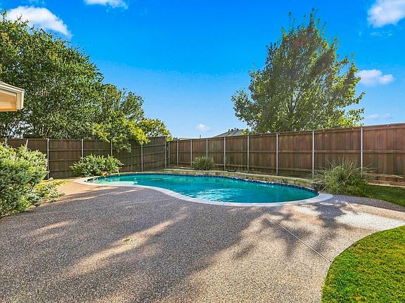 2nd image of 335 Linhurst Dr