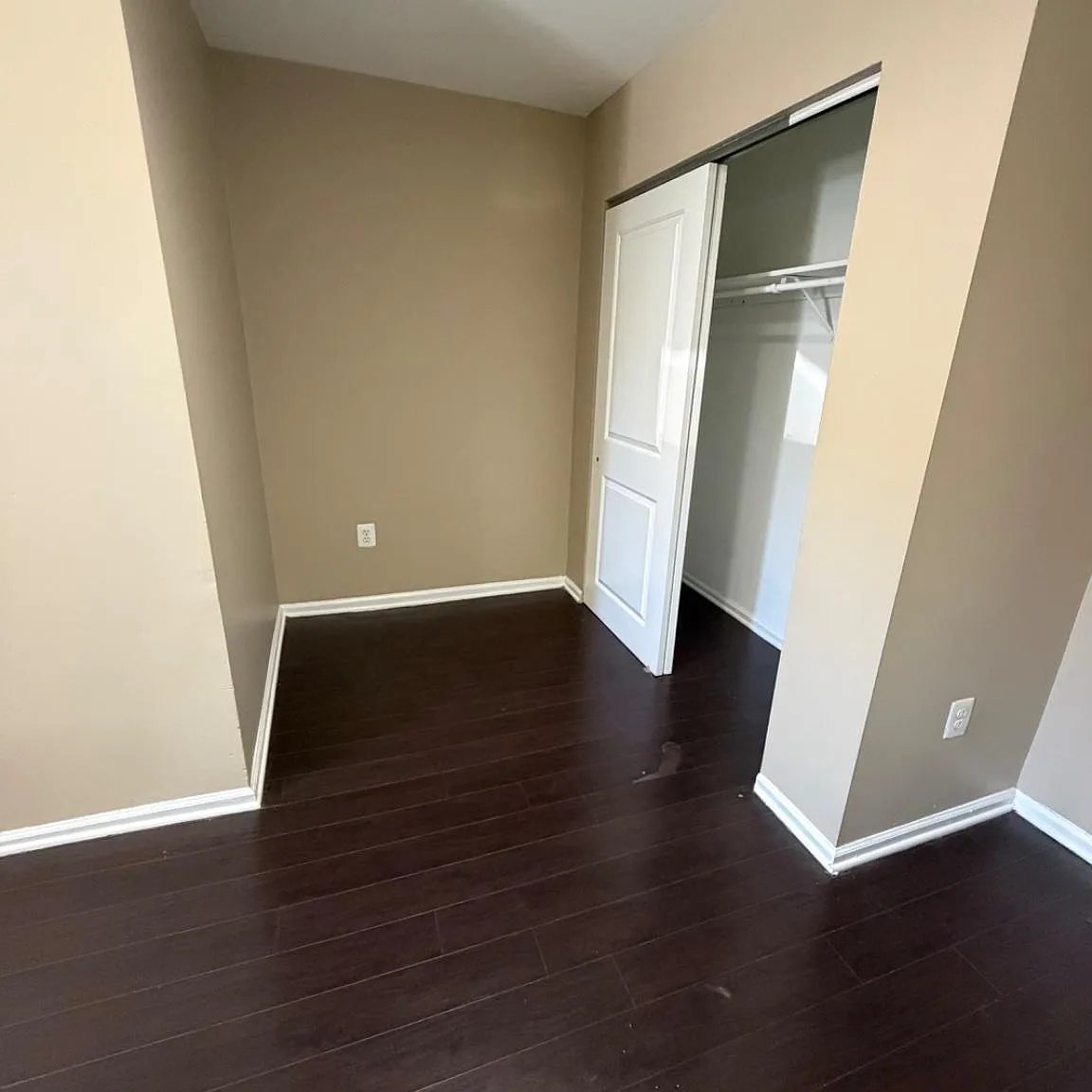 1 bed, 1.0 bath, 7200 sqft, $1,300 — Photo 4