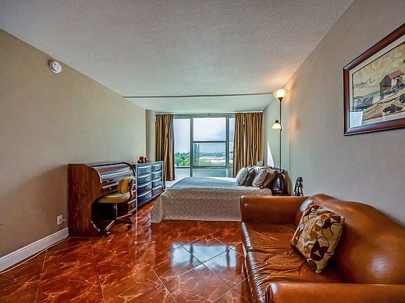 5th image of 900 Bay Dr APT 419