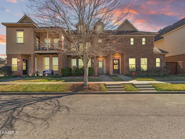 102 Stonehurst Dr, Youngsville, LA 70592