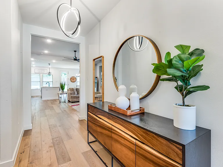 2830 S Marsalis Ave — Photo 5
