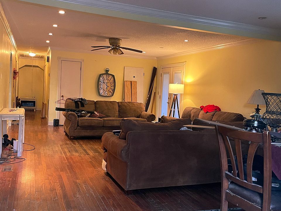 2nd image of 1009 Scott Dr
